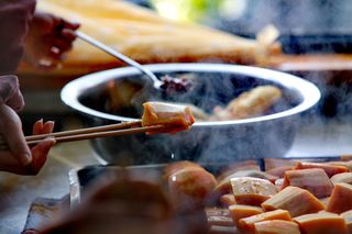 大理苍山寂照庵,吃斋饭看花草,静观自得!