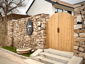 蓟州旅游度假区游记图文-天津蓟县吉姆冒险世界初见山舍民宿，石头房的故事，入住含三餐！