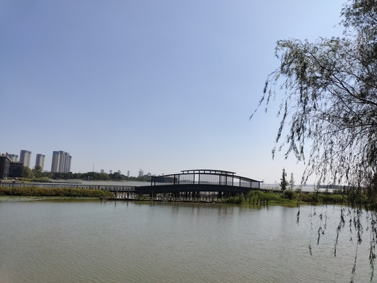 东氿公园,吹着湖风看雕塑