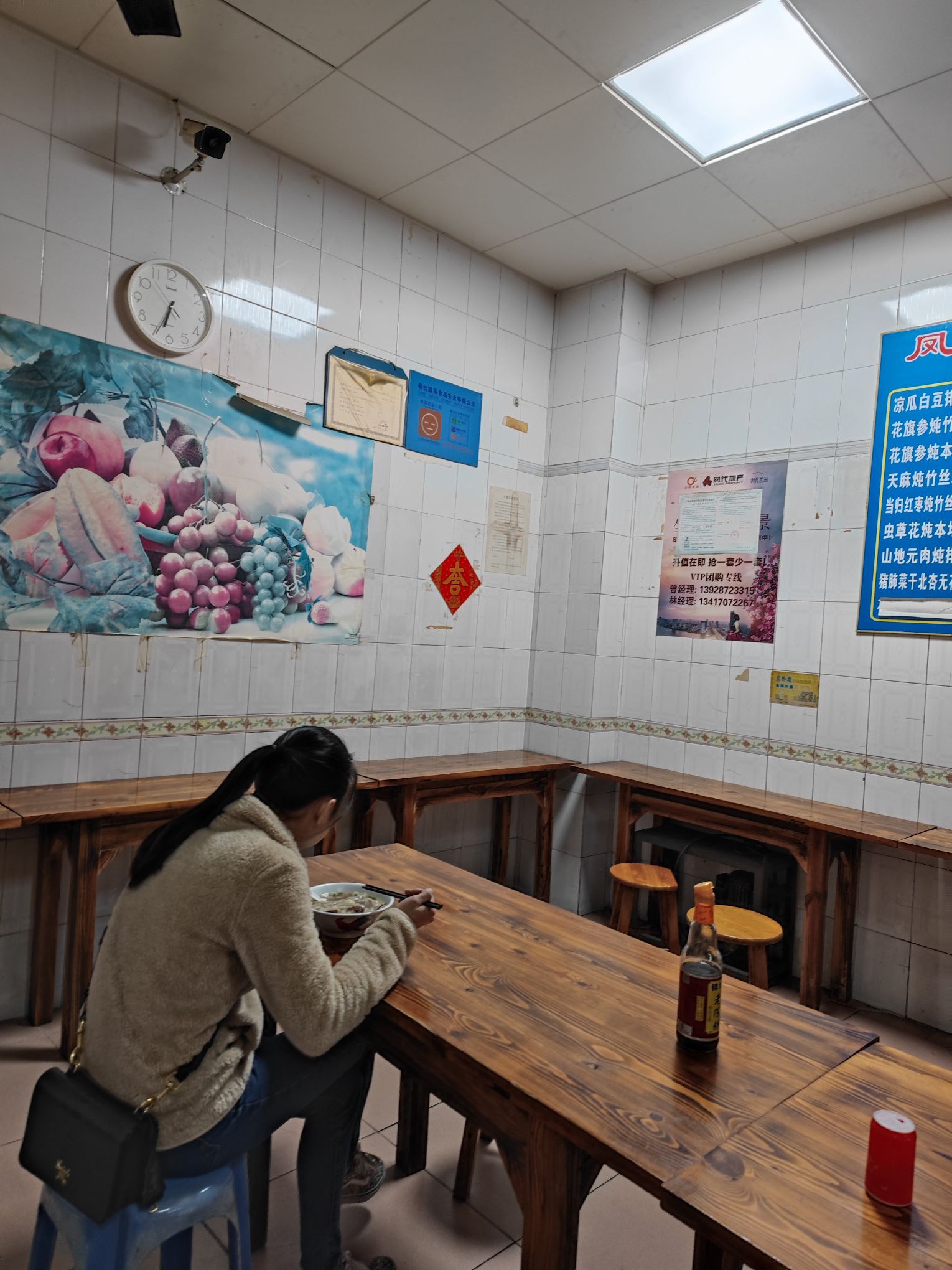 凤姨炖品粉面店