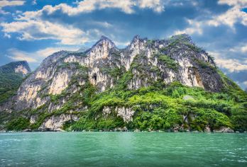 桂林漓江三星/桂花主题游船一日游【全程5A漓江+遇龙河竹筏】【船游美丽的特色河流之桂林漓江，桂林山水精髓的所在，打卡城徽象鼻山，感受烟雨漓江胜景，让您不虚此行！】