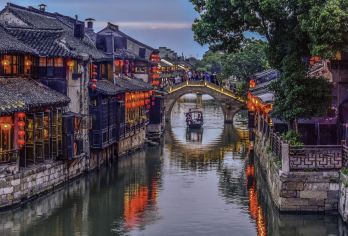 乌镇东栅+夜游西塘+能仁寺一日游【纯玩双水乡 主城内可接 】【一天游玩2大5A级水乡古镇，同时可欣赏到西塘水乡的夜景】