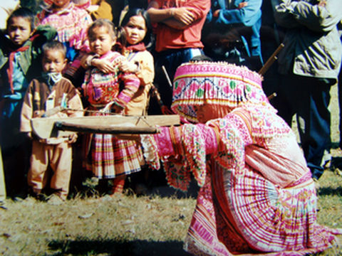 民族采风:走进云南文山苗家寨(图)