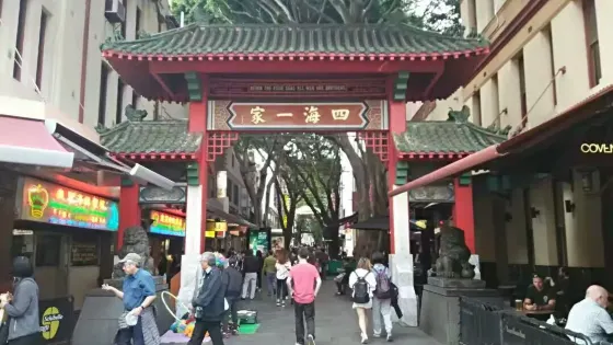 周五唐人街夜市