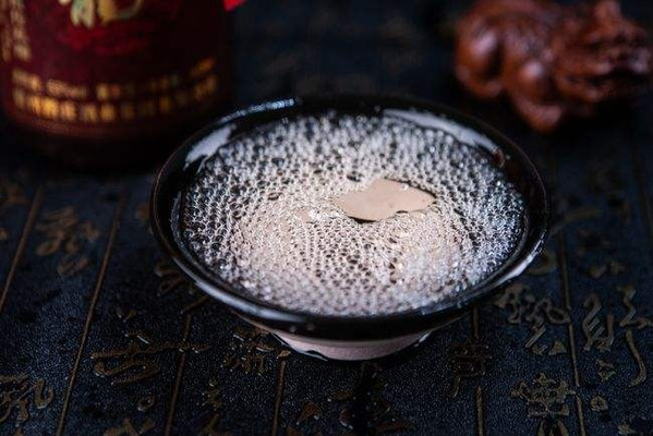 酱香型白酒为何能常年占据C位？巧酱台告诉你一瓶好酒是怎么样诞生的？