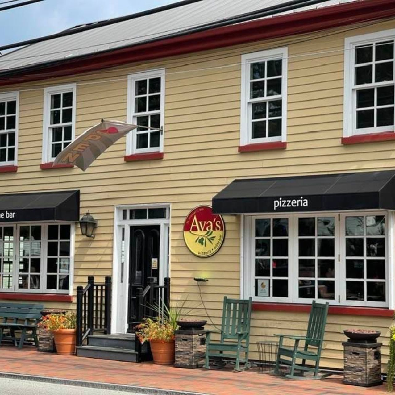 Ava's Pizzeria & Wine Bar