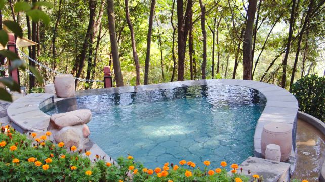 张家界万福温泉冷泉冰泉水世界