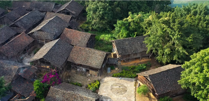 2-Day Guizhou Tour: Yuhuangding and Maling River, Wanfenglin and Bouyei Ancient Village
