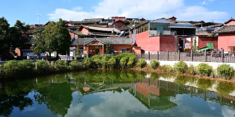 迤沙拉村