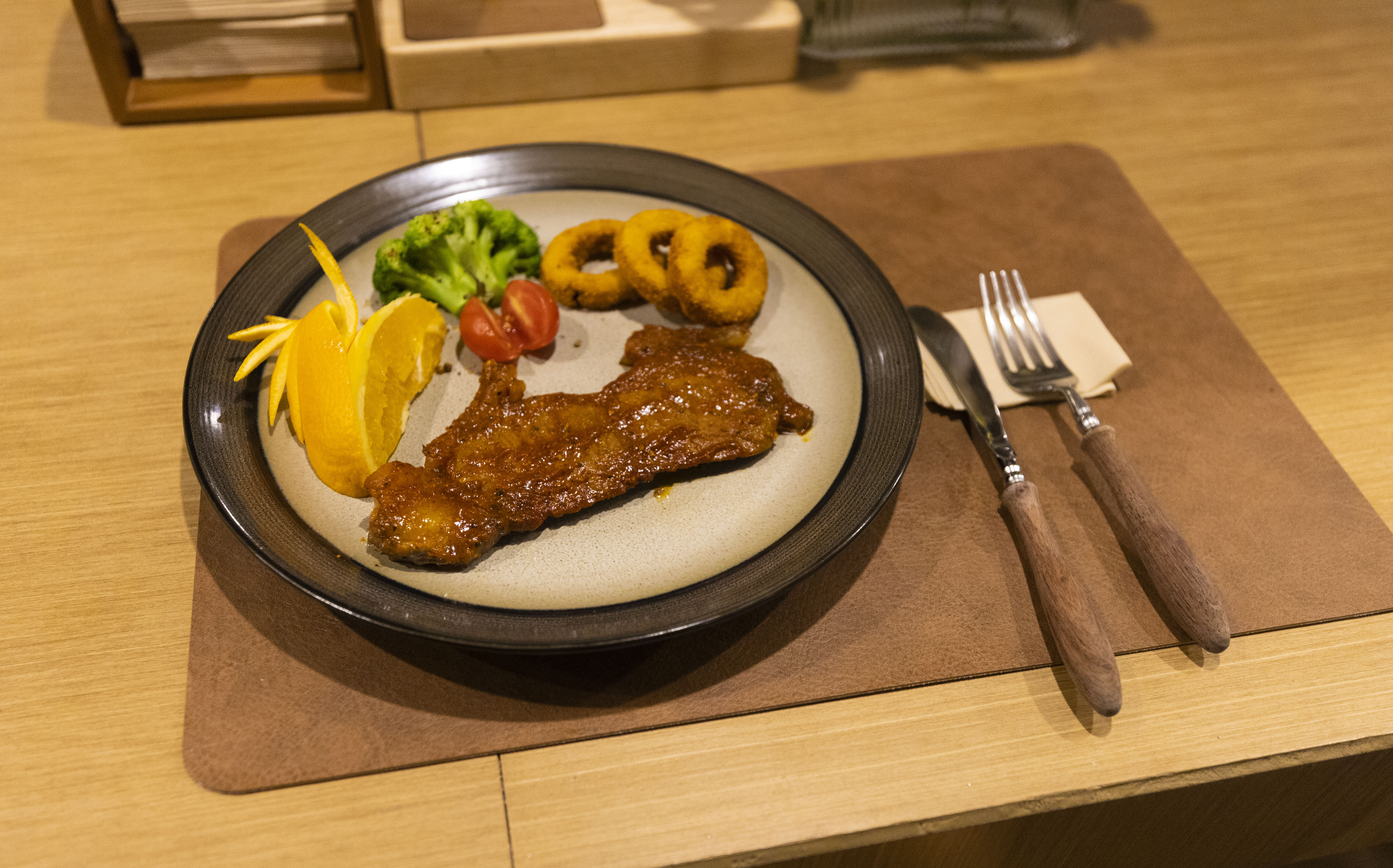 格塘雅栖酒店(果洛玛沁店)·西餐酒廊