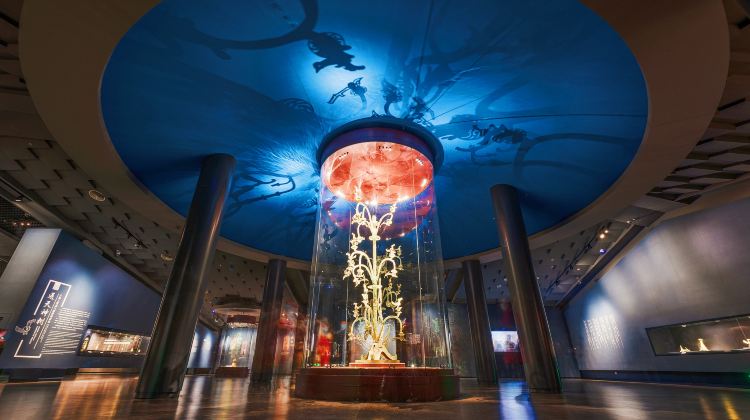 8D7N · Group Tours · Sichuan Panorama Tour,Chengdu+Chengdu Research Base of Giant Panda Breeding+Jiuzhaigou+Sanxingdui Museum+Leshan+Mount Emei,Stay in 5-Diamond Hotels,No shopping& Small Group of 10