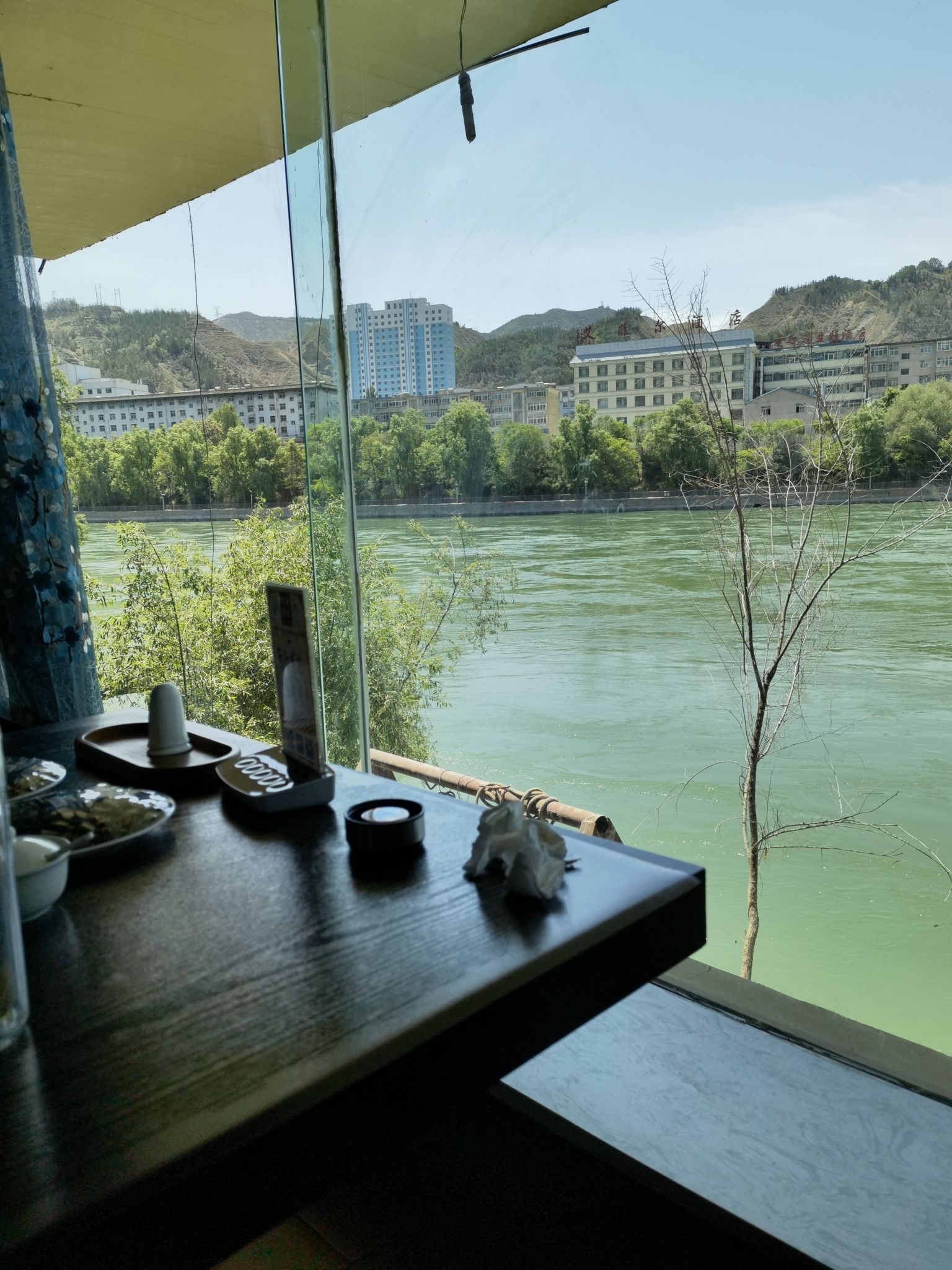 文胜手抓大王(风景店)