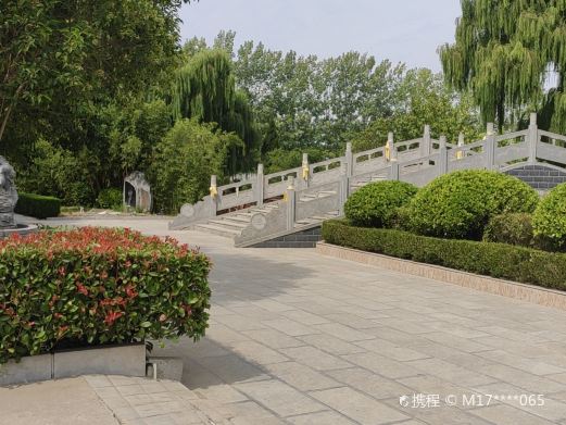 华龙区烈士陵园