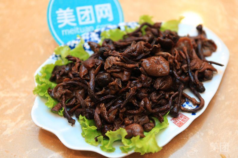 万里闯关东铁锅炖菜馆(东岭南街店)