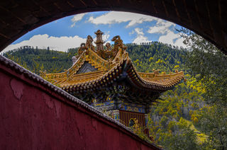 中国佛教四大名山之首,自古便是避暑胜地,日韩游客纷纷慕名而来