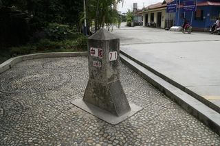 一寨两国，探秘边境线上的人文地理景观小寨