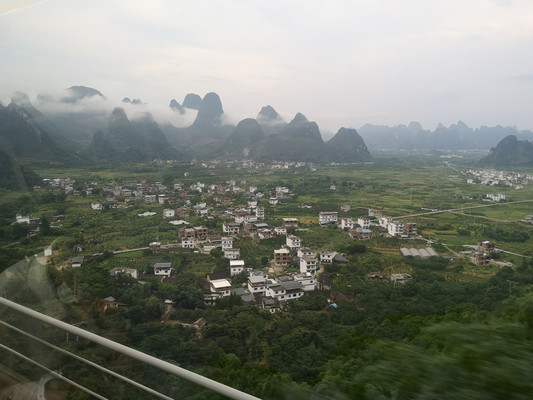 多彩贵州---黄果树 万峰林 梵净山 西江千户苗寨 镇远古镇 茘波小七孔