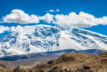 帕米尔高原+白沙山-白沙湖景区+喀拉库勒湖一日游【大巴成人】【，是“世界屋脊”，周边环绕着多座巍峨雪山，山顶终年积雪，气势磅礴。】