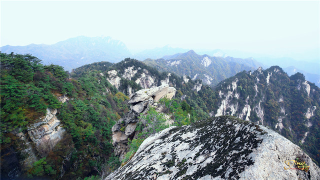 中原白云山最美秋色,身披七彩圣衣穿越时空,陪你度过这个秋天