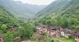 난장 1일 투어: 만운 마을의 소박한 매력과 춘추 풍경구의 아름다운 자연을 둘러보세요.