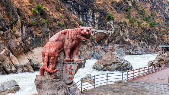 虎跳峽徒步路口