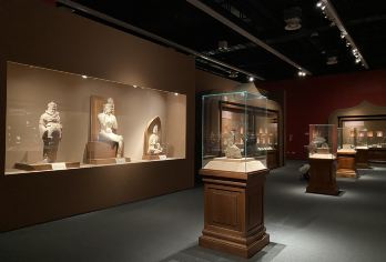 中国国家博物馆+乘铛铛车探秘游【探索华夏文明 含票】【[乘坐铛铛车，穿梭历史长廊]全是北京必打卡，庄严肃穆的天安门广场、雄伟壮丽的天安门城楼、毛主席纪念堂】