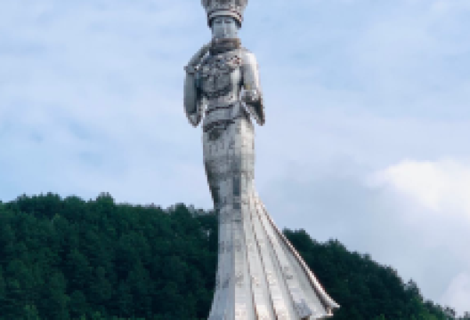 仰阿莎大雕像景点图片