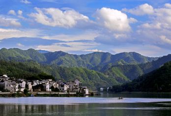 新安江山水画廊半日游 丨船游新安江 体验山水画中游+市区往返【服务保障：专业导游，行程纯玩无购物，轻松享受山水美景】