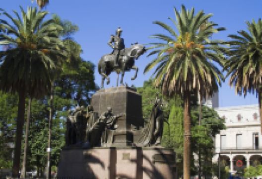 Plaza 9 De Julio景点图片