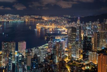 香港一日游【独立包车上门接+星光大道+维多利亚港+太平山顶】【网红打卡景点+上门接送+出发时间自由安排+司兼车导+行程可随意更改，希望您有一次愉快的旅游体验！】