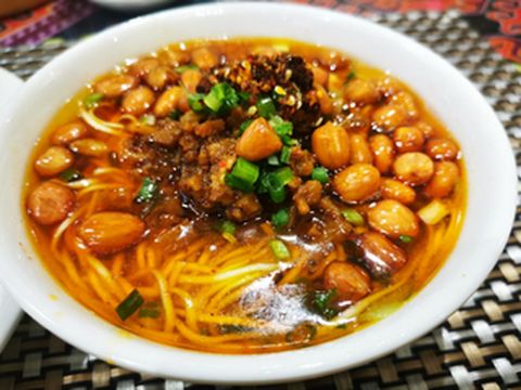 在巴山大峡谷，邂逅了一场“三月雪”！