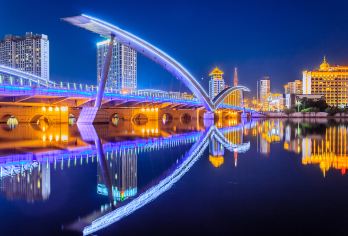 延吉民俗园夜游+大桥【2人起报/市内上门接送/赠送韩式拌饭】【[精品纯玩]小团出行 上门接送，沉浸式体验延吉市的夜景】