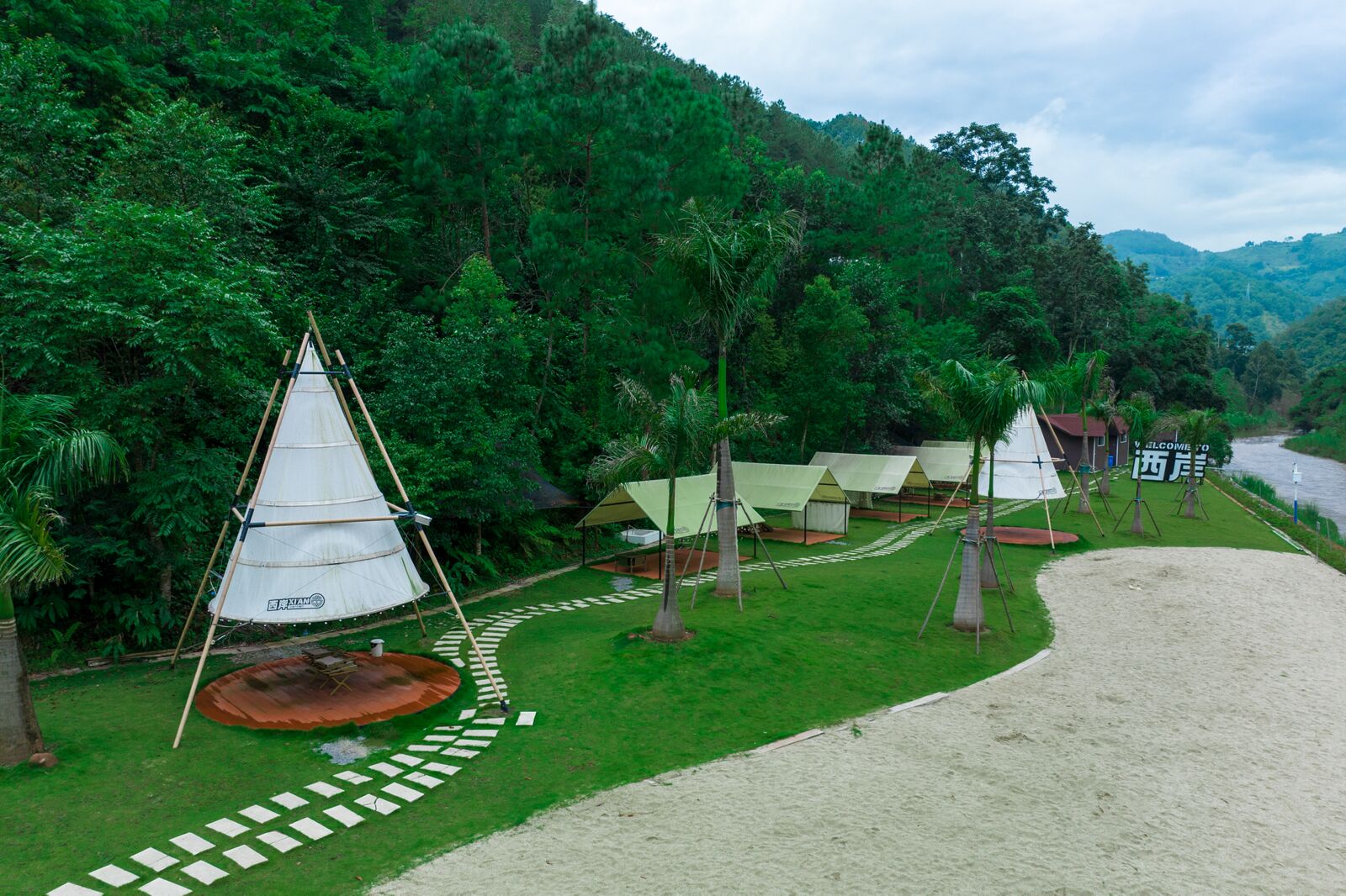 长臂猿度假酒店·河畔餐厅