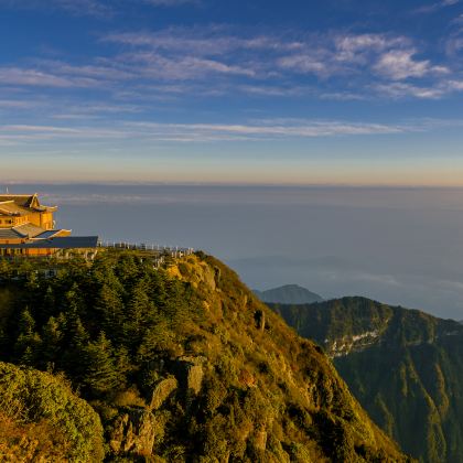 峨眉山+红珠山森林温泉+只有峨眉山·戏剧幻城+乐山大佛+蜀南竹海+兴文石海5日4晚私家团