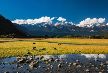 【不虚此行·穿越西藏林芝】林芝巴松措+雅鲁藏布大峡谷一日游【西藏众山之父的召唤！巴松措碧湖映雪，一日览尽南迦巴瓦与雅鲁藏布江的旷世奇景】