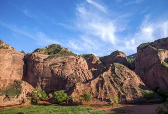 靖边波浪谷【丹霞美景+品质纯玩+上门接送+专线专导】【[品质可靠]服务用心、经验丰富，品质有保证。】