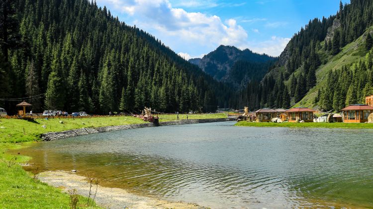 天山大峡谷-照壁山