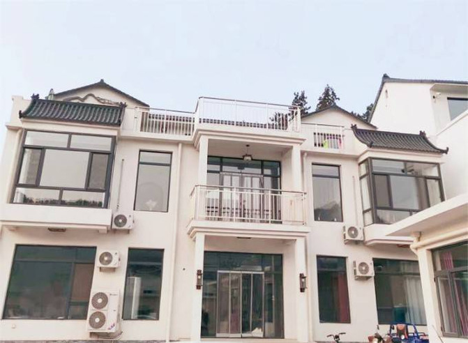 天津薊縣吉姆冒險世界居山農家民宿，飯菜豐盛，推開每一扇窗都是不一樣的風景。