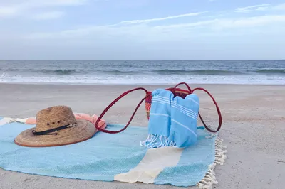 银沙滩海水浴场