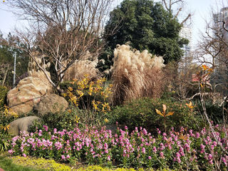 四川北路公园,纪念广场的两大建筑