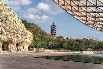 南京总统府+纪念馆+牛首山文化旅游区+夫子庙一日活动【含门票】【参观侵华日军南京大屠杀遇难同胞纪念馆，铭记历史,珍爱和平】