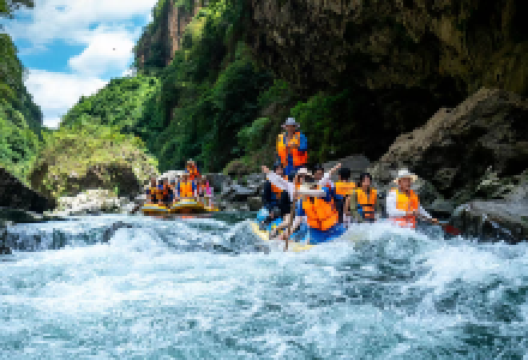 马岭河峡谷漂流景点图片