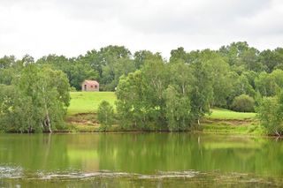 在绝美的御道口草原碳烤全羊,周围风景如画,诱人的味道十里飘香