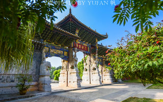 云南有座适合养老的小城,一口古井远近闻名,老人们每天排队取水