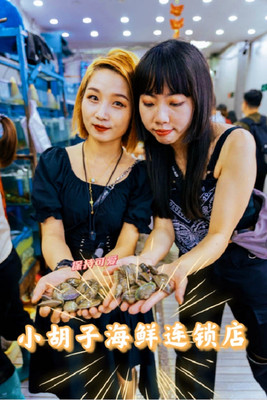 慕名而来打卡网红店海鲜