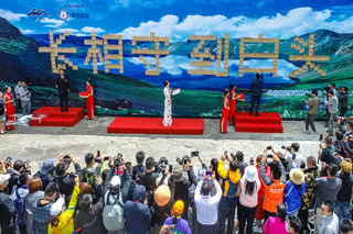 一场特殊的集体婚礼开启长白山天池美景航拍之旅