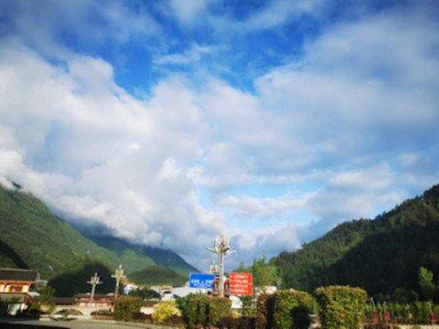 登顶巴山大峡谷罗盘顶,山在缥缈云海间!