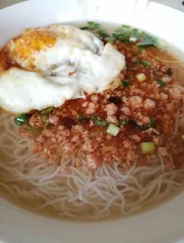 想吃武鸣最好吃的生榨米粉,得开20几公里车,从武鸣到陆斡镇