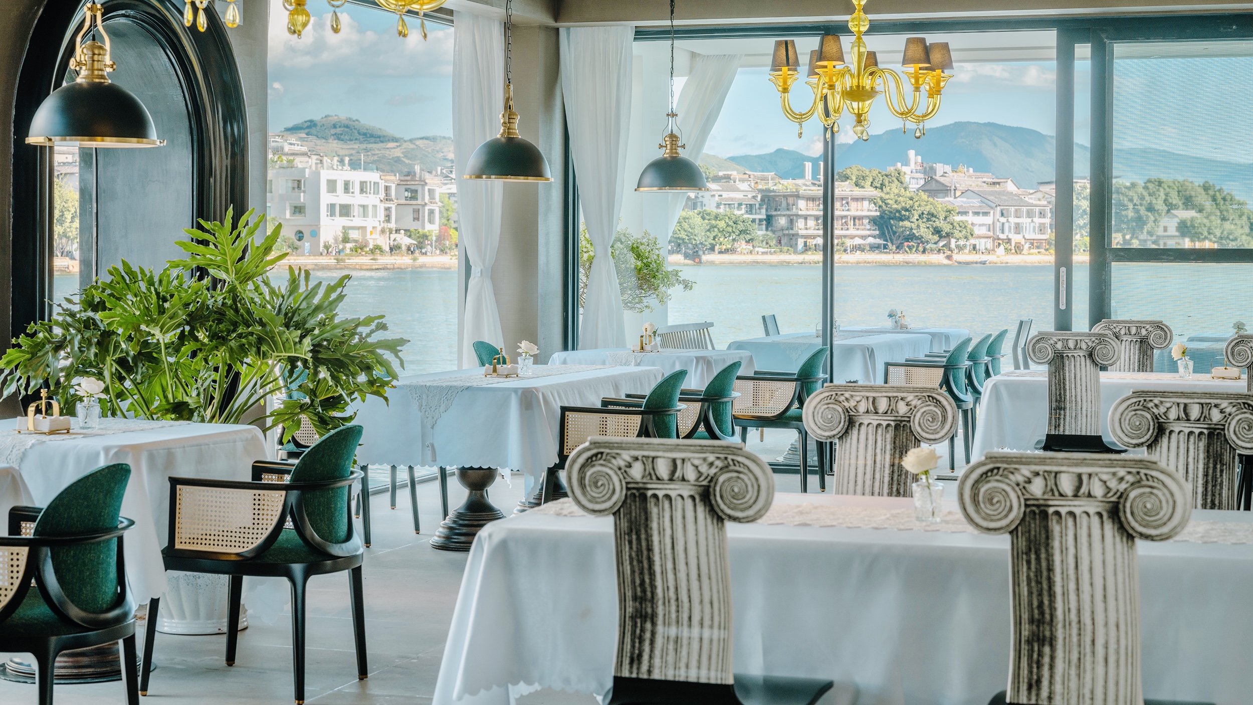 大理阿凯缇娅海景度假酒店·云熹菌汤海景餐厅餐厅图片