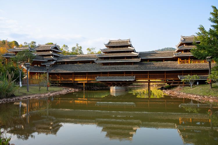 Chaoyang Square/Zhongshan Road (Urban center, shopping and cuisine variety)